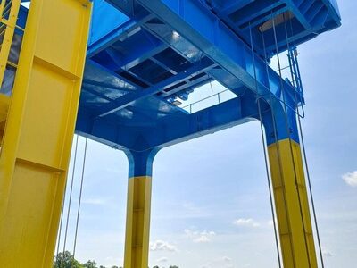 Антикоррозионная обработка и покраска козлового крана (подробнее)